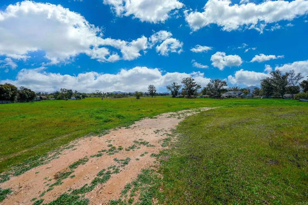 https://cdn.realtyfeed.com/cdn/127/306513560/1bb53facaa4a61be9f04ffe7ba3f55c5.webp