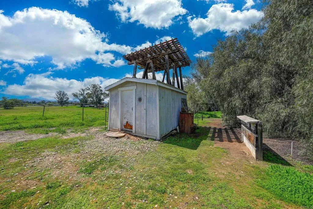 https://cdn.realtyfeed.com/cdn/127/306513560/a51d29f5ba4a828ed3d1f3149987f936.webp