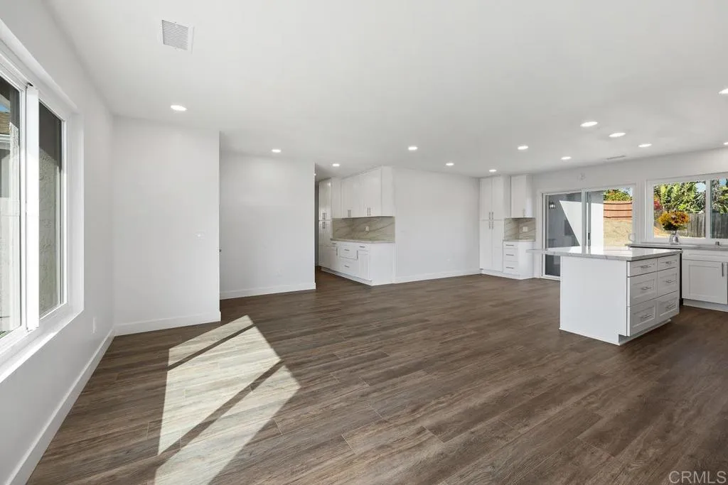 https://cdn.realtyfeed.com/cdn/127/306513655/72572662a2dc8f947fb9a1d4ce7081ad.webp