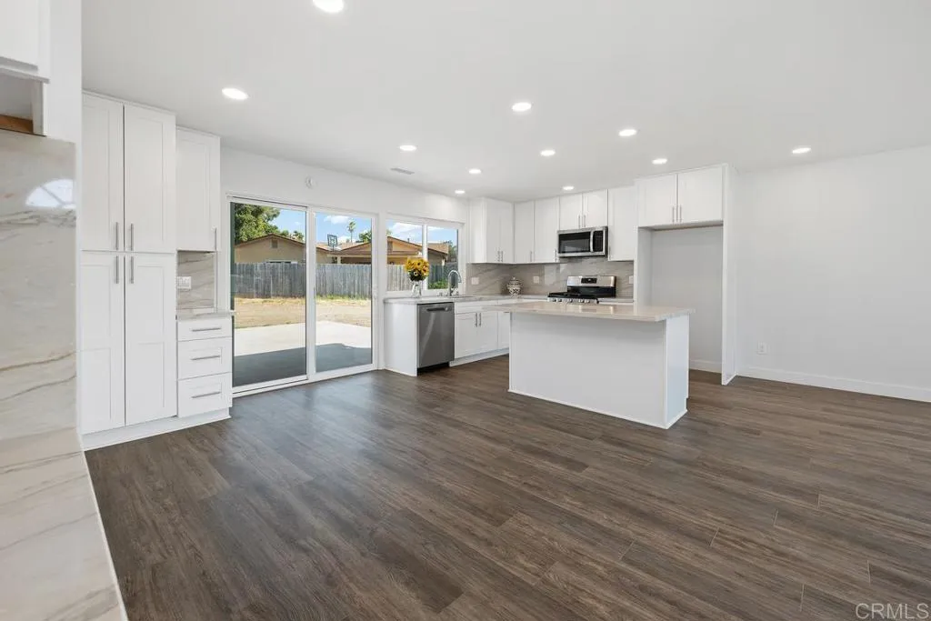 https://cdn.realtyfeed.com/cdn/127/306513655/733c72e16c4287e26820bbc323952d14.webp