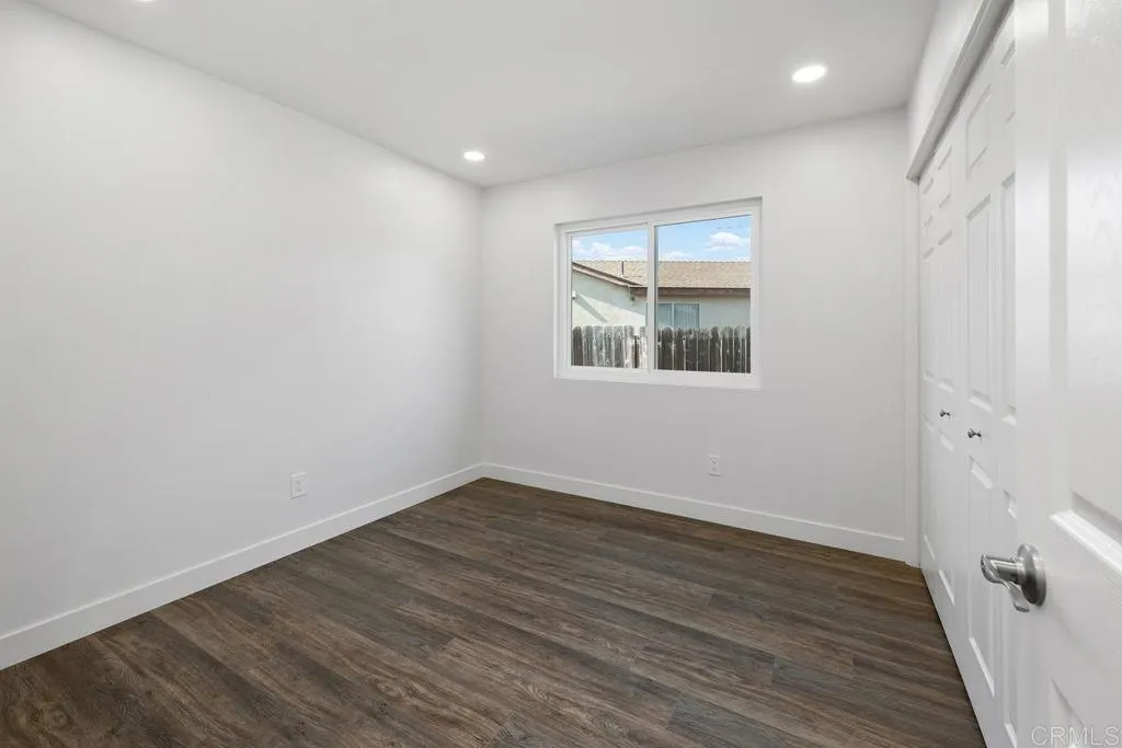 https://cdn.realtyfeed.com/cdn/127/306513655/9ff8ad4f8109545422734854dd5bb780.webp