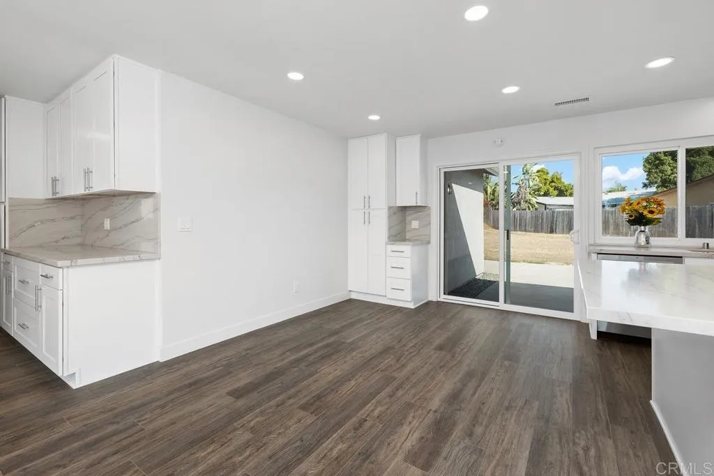 https://cdn.realtyfeed.com/cdn/127/306513655/dc7eb4111e7b70b5df684fa2dc2f546b.webp
