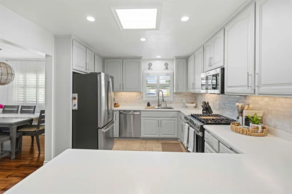 https://cdn.realtyfeed.com/cdn/127/306513732/1fd9d14eaae82986678d83df3f6d021d.webp