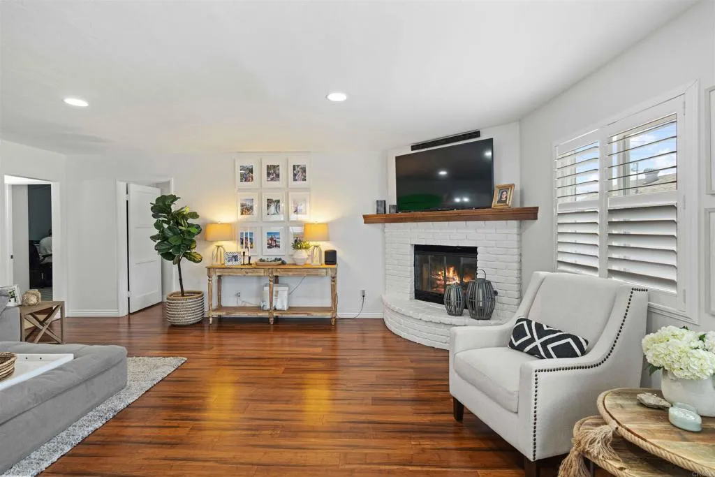 https://cdn.realtyfeed.com/cdn/127/306513732/4b8ba78d378bc25476fa2aa4ebcf2b95.webp