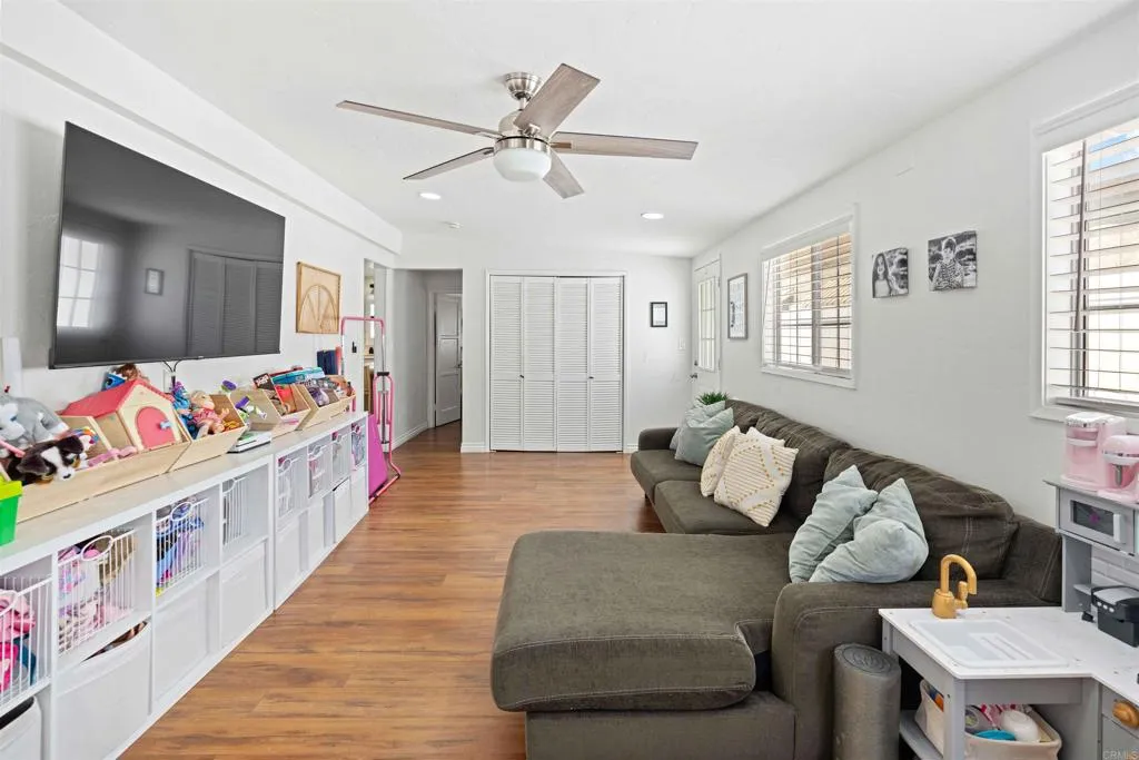 https://cdn.realtyfeed.com/cdn/127/306513732/69e1d501a1beef02856dff2ddf3c4e2c.webp