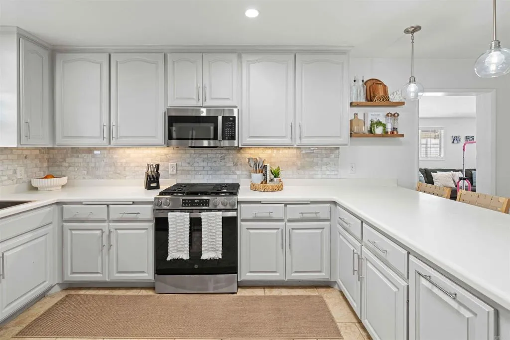 https://cdn.realtyfeed.com/cdn/127/306513732/d6dc3dde21dae5b74ec027f3c5843fe4.webp