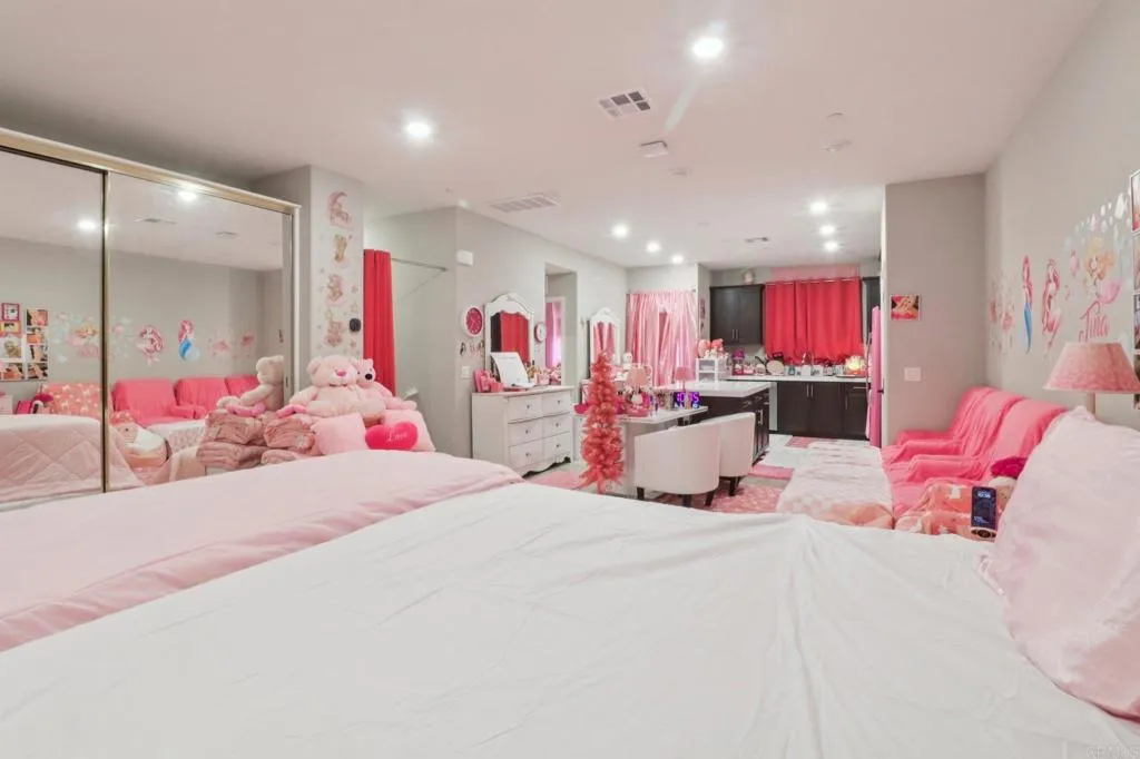 https://cdn.realtyfeed.com/cdn/127/306513748/65deb404a7bbd24cb4e1533dbb4fe1da.webp