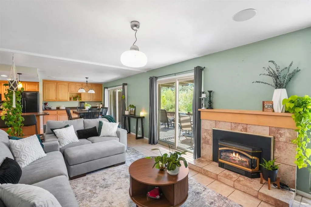 https://cdn.realtyfeed.com/cdn/127/306513813/32fd1aa642ee4870dfa79fd2b5501a69.webp
