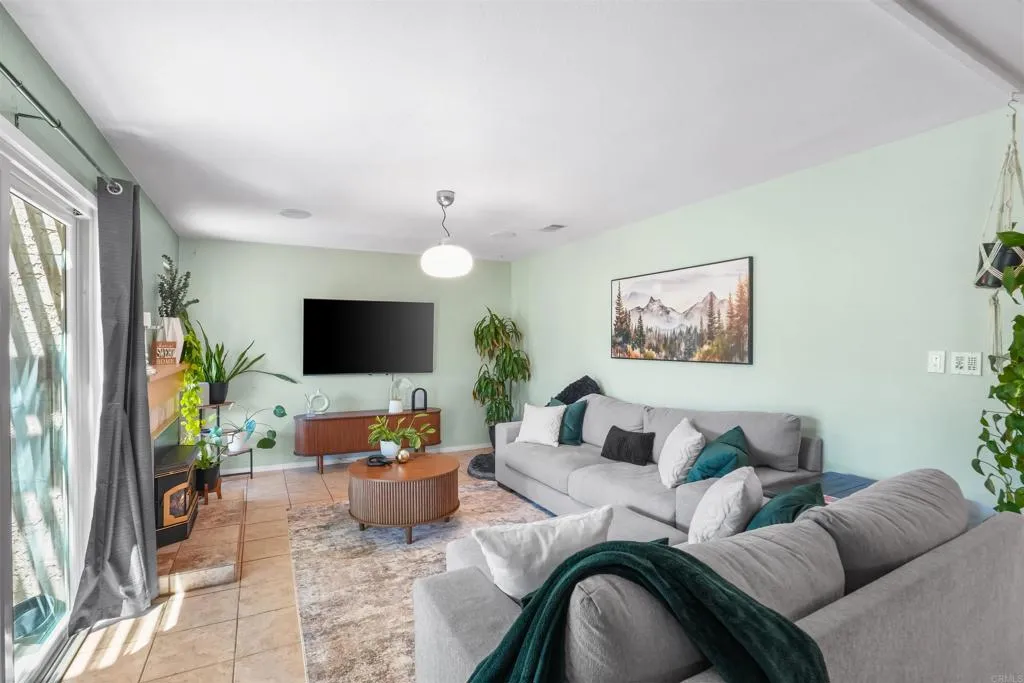 https://cdn.realtyfeed.com/cdn/127/306513813/71dd4600cfde997df9fb2e655eca6abe.webp