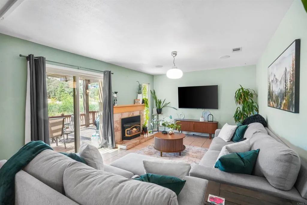 https://cdn.realtyfeed.com/cdn/127/306513813/aa07f2093d9ff1ab19130498d9b49a3f.webp