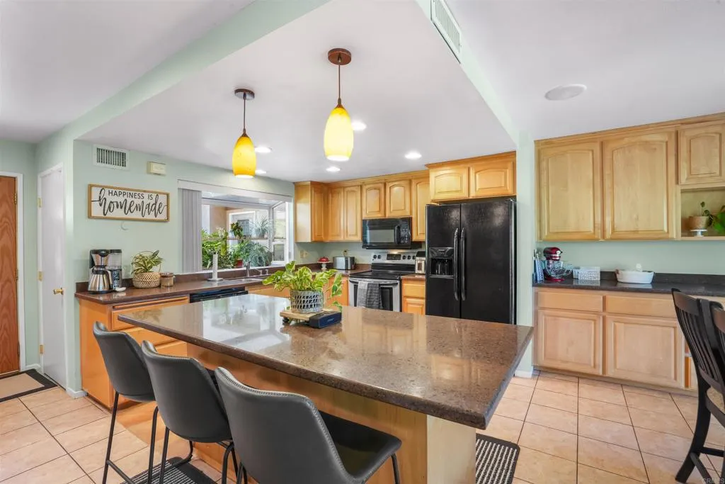https://cdn.realtyfeed.com/cdn/127/306513813/c6fe56f516535fb04ef5ec7c6471fc15.webp