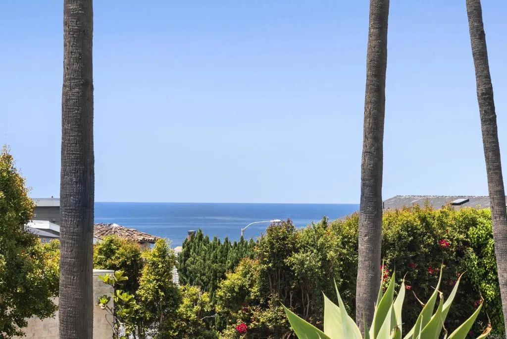 https://cdn.realtyfeed.com/cdn/127/306513816/1d2d06dc51d83a0c15df5132ad93a50b.webp
