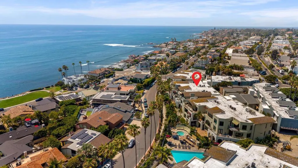 https://cdn.realtyfeed.com/cdn/127/306513816/8c16fc3b9ee8982f6d73fef224438e78.webp