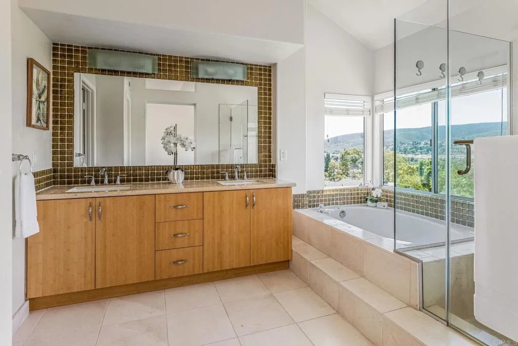 https://cdn.realtyfeed.com/cdn/127/306513821/2f17d15a8af724fa794fd710736a21aa.webp