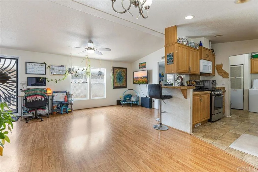 https://cdn.realtyfeed.com/cdn/127/306513888/f326dd6dd006f439f9f4d45f85f9bd4a.webp