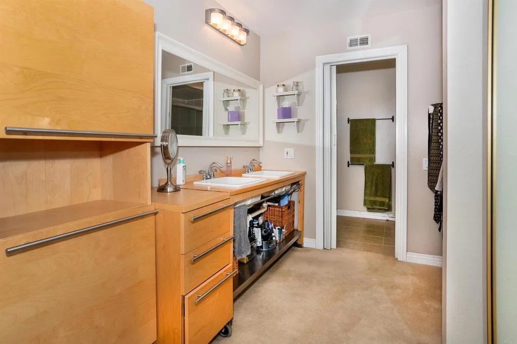 https://cdn.realtyfeed.com/cdn/127/306513974/e2c26ab7b9b7142fc32d1d979cc456f4.webp
