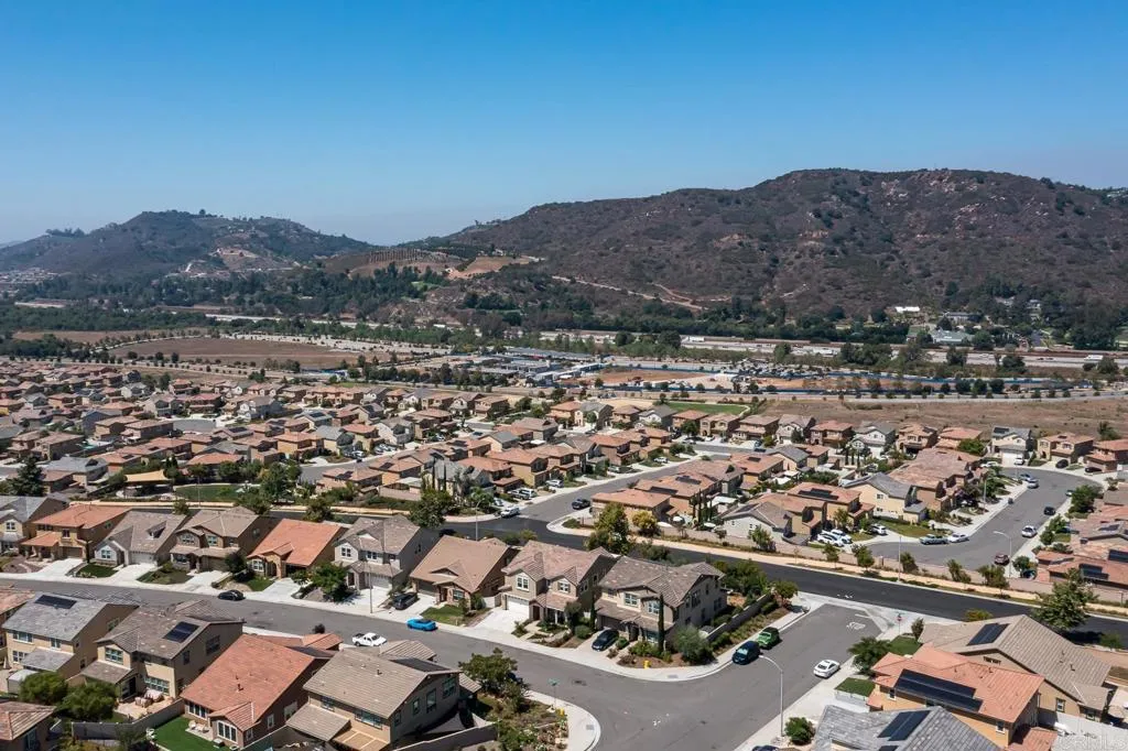 https://cdn.realtyfeed.com/cdn/127/306514029/d666bd56b1326ff3d8d218c28a0f9d7b.webp