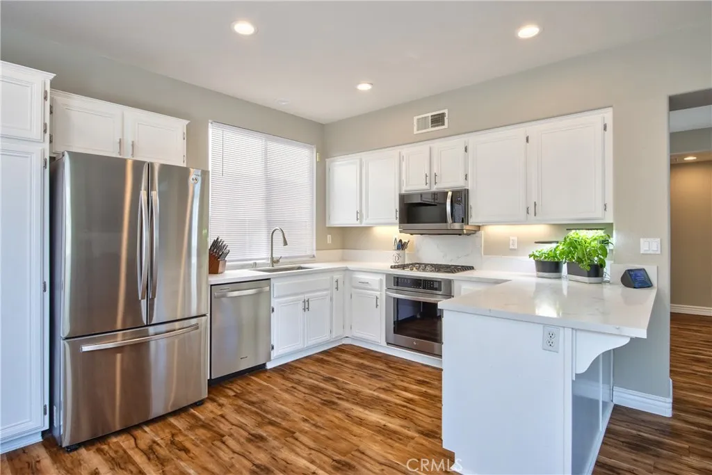 https://cdn.realtyfeed.com/cdn/127/306514247/1a65d3c58c5240c7ef4c26bf21d0cccb.webp
