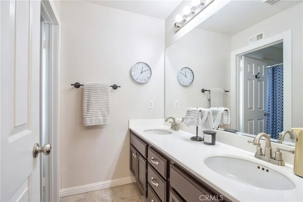 https://cdn.realtyfeed.com/cdn/127/306514247/6ed71893d34e43c298450697b043ffab.webp