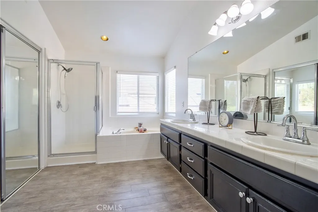 https://cdn.realtyfeed.com/cdn/127/306514247/96dbfbc76f9a683bdbe10de3f591518f.webp