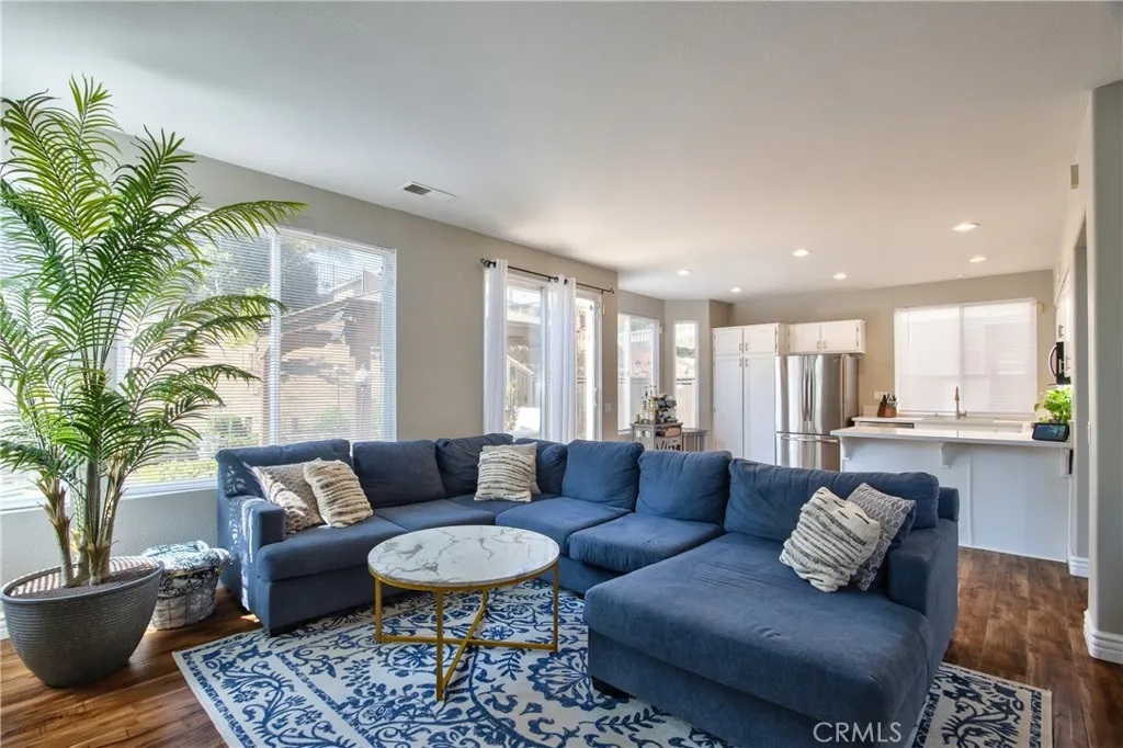 https://cdn.realtyfeed.com/cdn/127/306514247/d6bacd5b77cb581561488b99b32587fe.webp