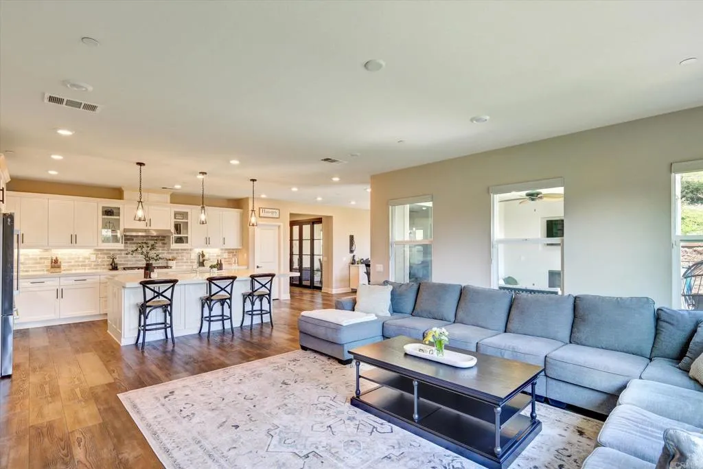 https://cdn.realtyfeed.com/cdn/127/306514276/6d3fc119aae29245a18a192bc36c3ac8.webp