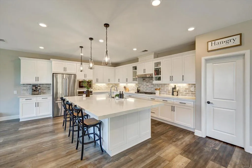 https://cdn.realtyfeed.com/cdn/127/306514276/7d8995ab29e83d4af639b2a227e388e6.webp