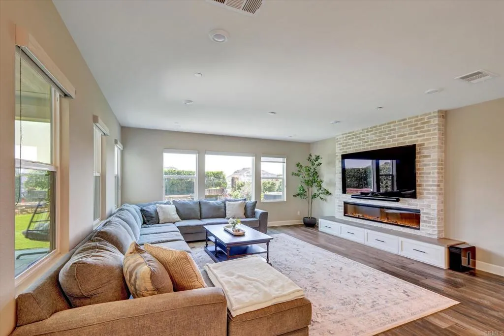 https://cdn.realtyfeed.com/cdn/127/306514276/e4950939ea6f7abf18e78bae00ac2562.webp