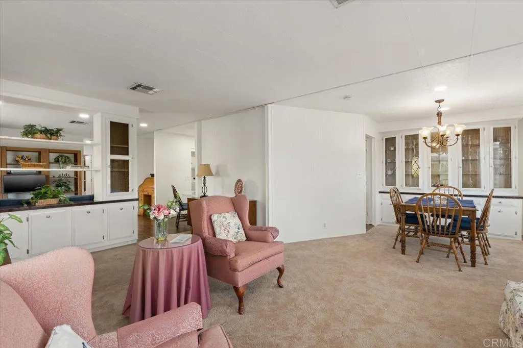 https://cdn.realtyfeed.com/cdn/127/306514323/16d0a7bd29cac088946f36d93790ebc7.webp