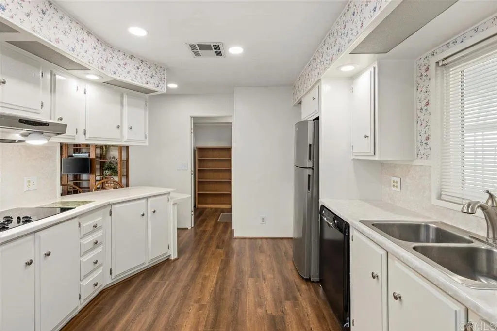 https://cdn.realtyfeed.com/cdn/127/306514323/bbb1d87214fa119d66f39ec7632d3f10.webp