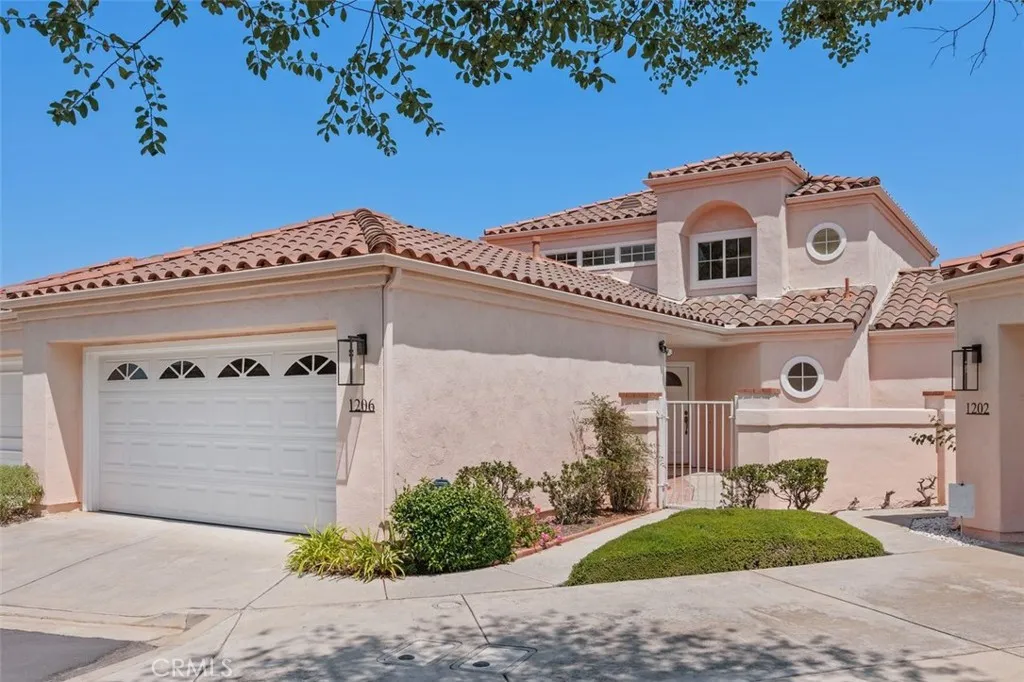 MLS: OC25176766 Condo For Sale