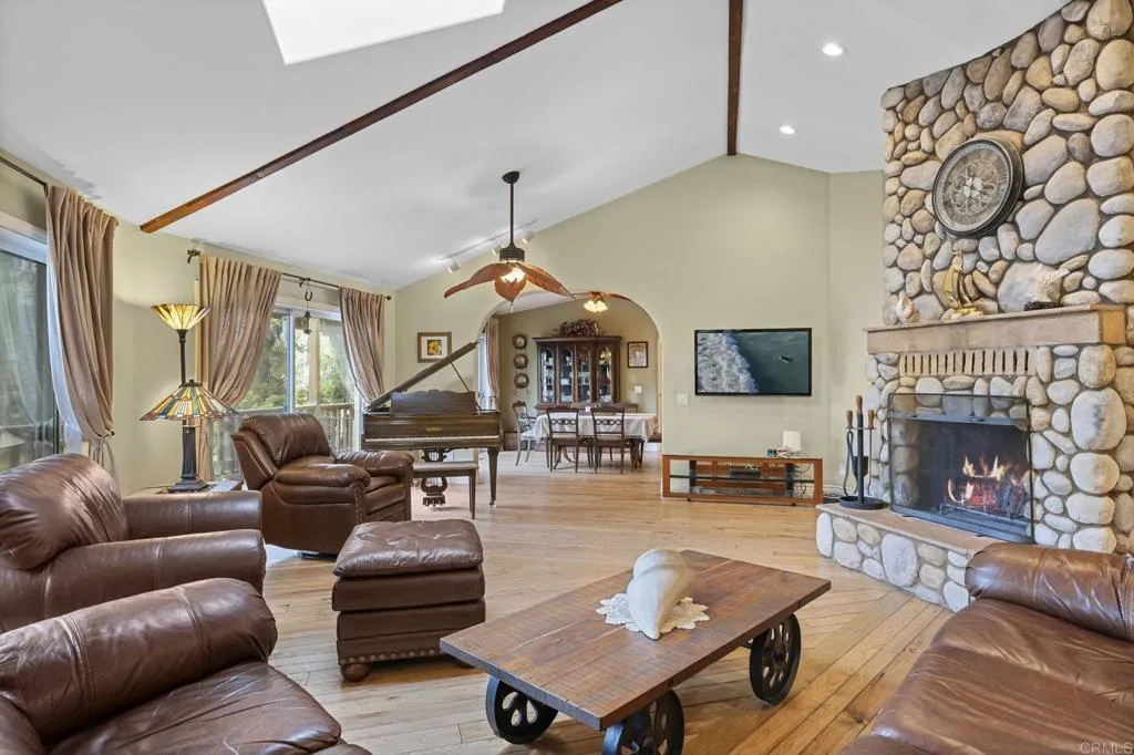 https://cdn.realtyfeed.com/cdn/127/306514433/16729687f9690de8c8e5962df47ba654.webp