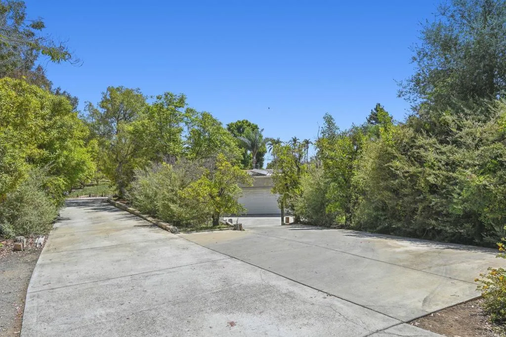 https://cdn.realtyfeed.com/cdn/127/306514433/c250a3ef535819ba61a709c2166ec9b8.webp