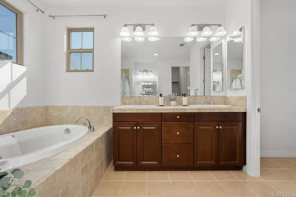 https://cdn.realtyfeed.com/cdn/127/306514472/b4ddc24a0edf7bd56d1ebfb9a457e5b9.webp