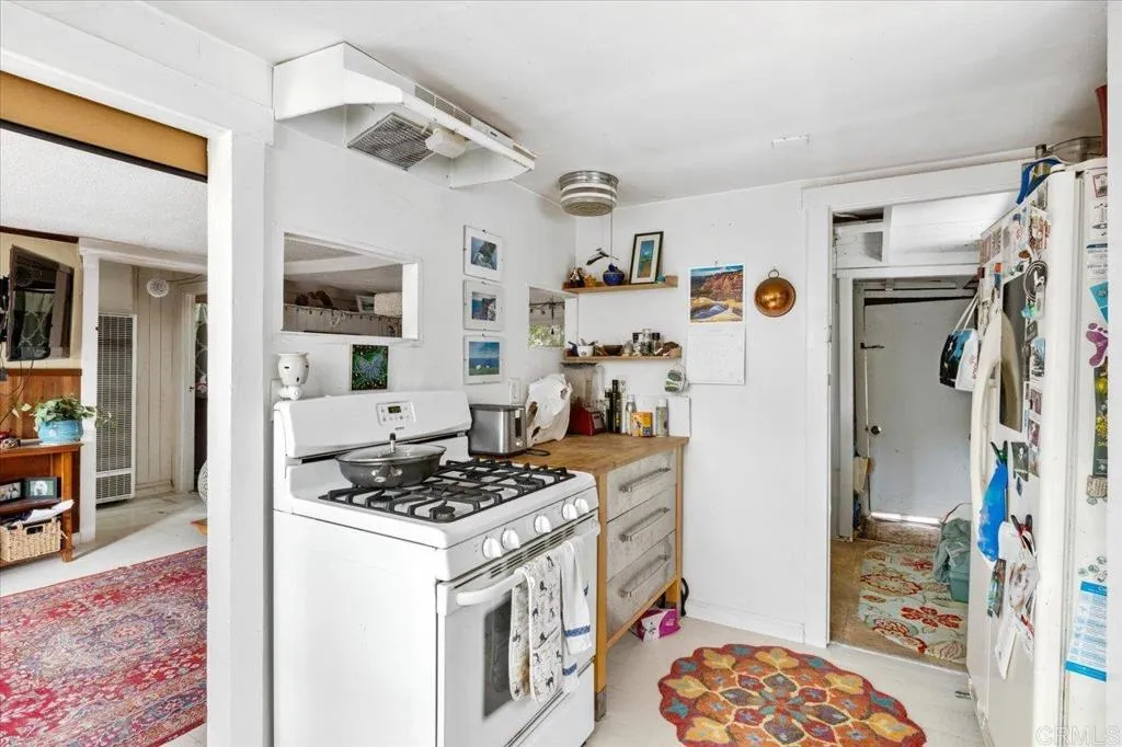 https://cdn.realtyfeed.com/cdn/127/306514649/185449911f7e81b7872e5261c7b427f0.webp