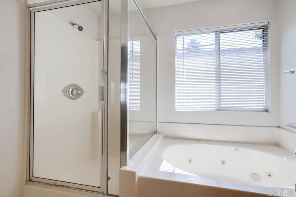 https://cdn.realtyfeed.com/cdn/127/306514793/b9ddcb48a9aa047cf0ac17506197d9bd.webp