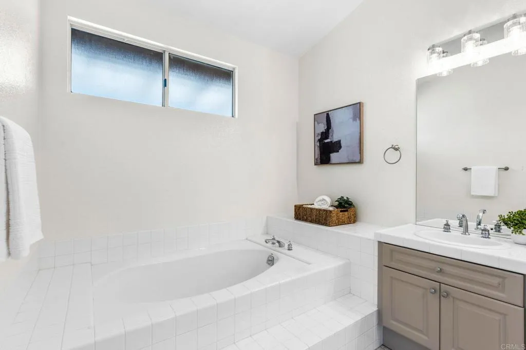 https://cdn.realtyfeed.com/cdn/127/306514982/736a6b989e444765619e70c7fdbfd622.webp