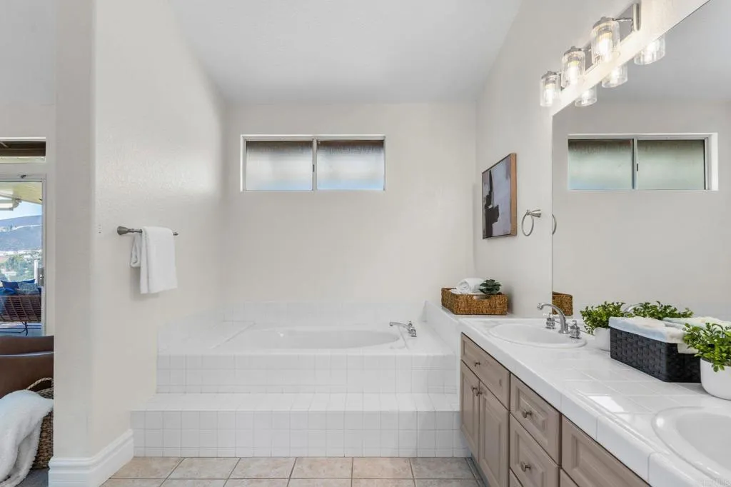 https://cdn.realtyfeed.com/cdn/127/306514982/d98b569737e071b2dbaa04f10ccd7cc8.webp