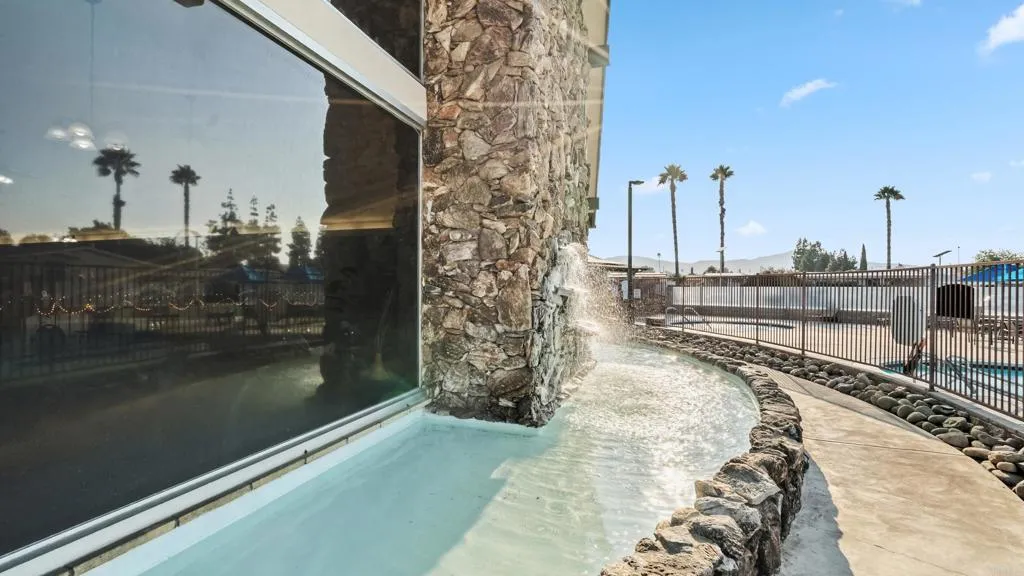 https://cdn.realtyfeed.com/cdn/127/306515009/2b02a404c664a952b614717f495d7438.webp