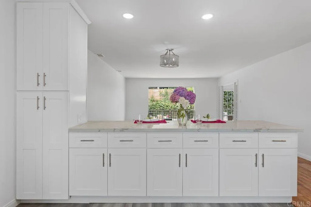 https://cdn.realtyfeed.com/cdn/127/306515037/dcc4cabdadbaf9fcb23ccbbfe0aca4f5.webp