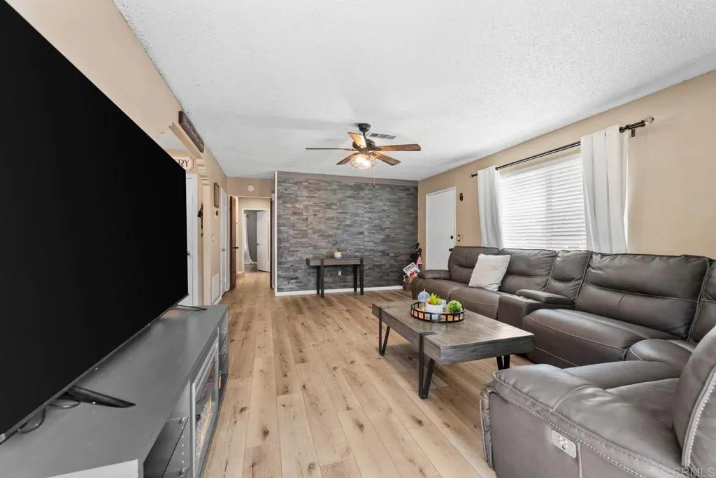 Photo #2: PTP2506068 Listing 