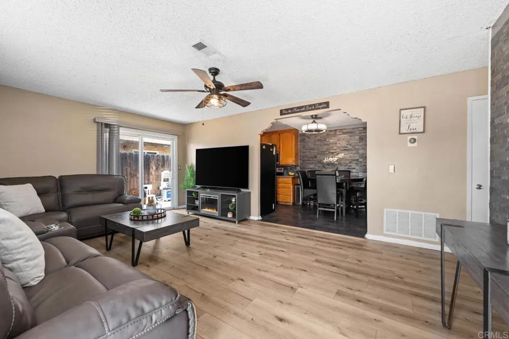 Photo #4: PTP2506068 Listing 