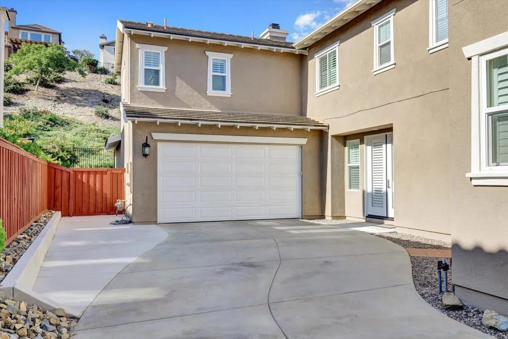 https://cdn.realtyfeed.com/cdn/127/306515089/aeecf19bc802c47bfee498aa85d0d60c.webp