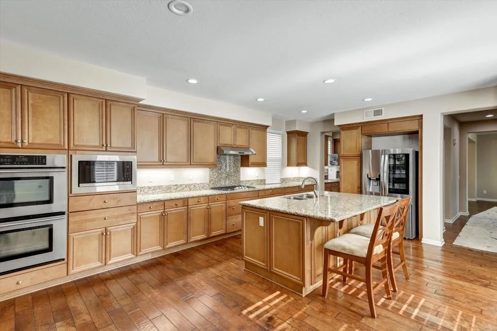 https://cdn.realtyfeed.com/cdn/127/306515089/b49ebb426d2d9267a3c6d2e4a9be963f.webp
