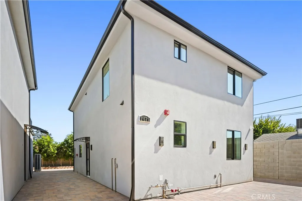 Sherman Oaks, CA 91401