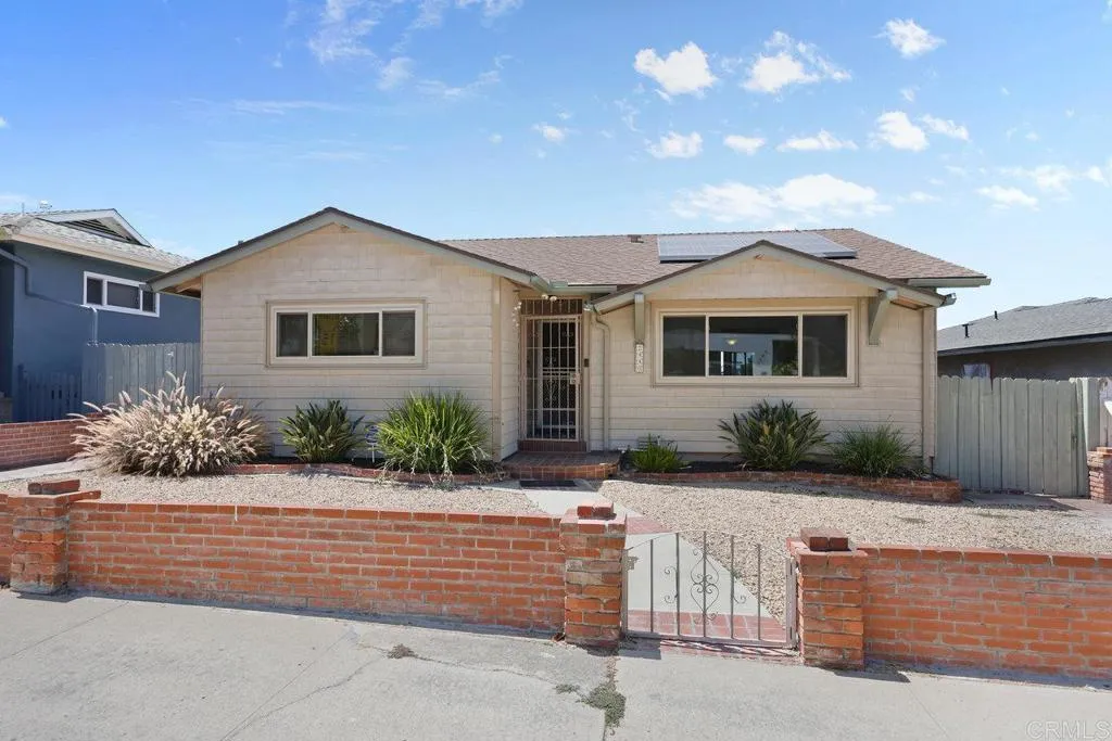 https://cdn.realtyfeed.com/cdn/127/306515227/c7bfa3d7bce5b70a21d186e3f992af30.webp