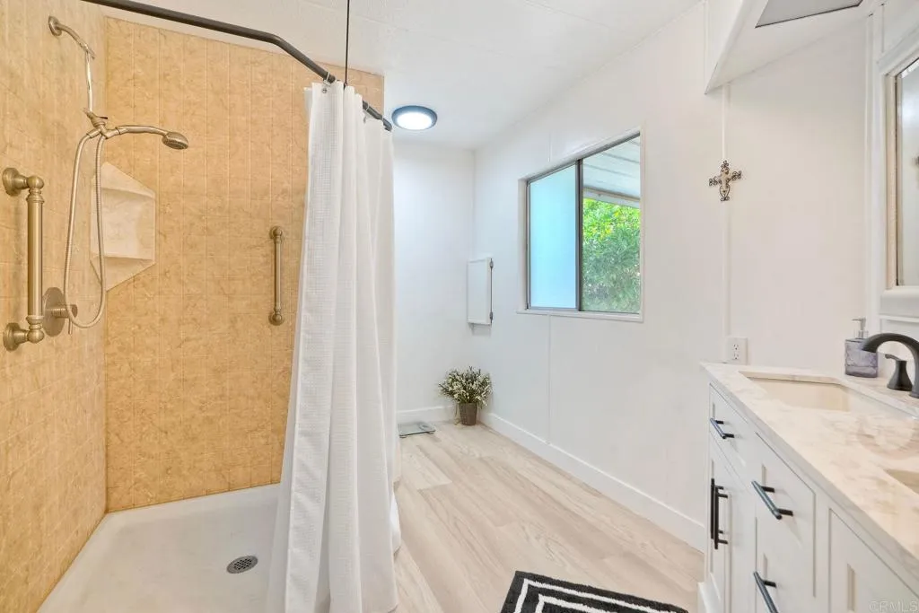 https://cdn.realtyfeed.com/cdn/127/306515306/b530f661e61a23665576286920b873ea.webp