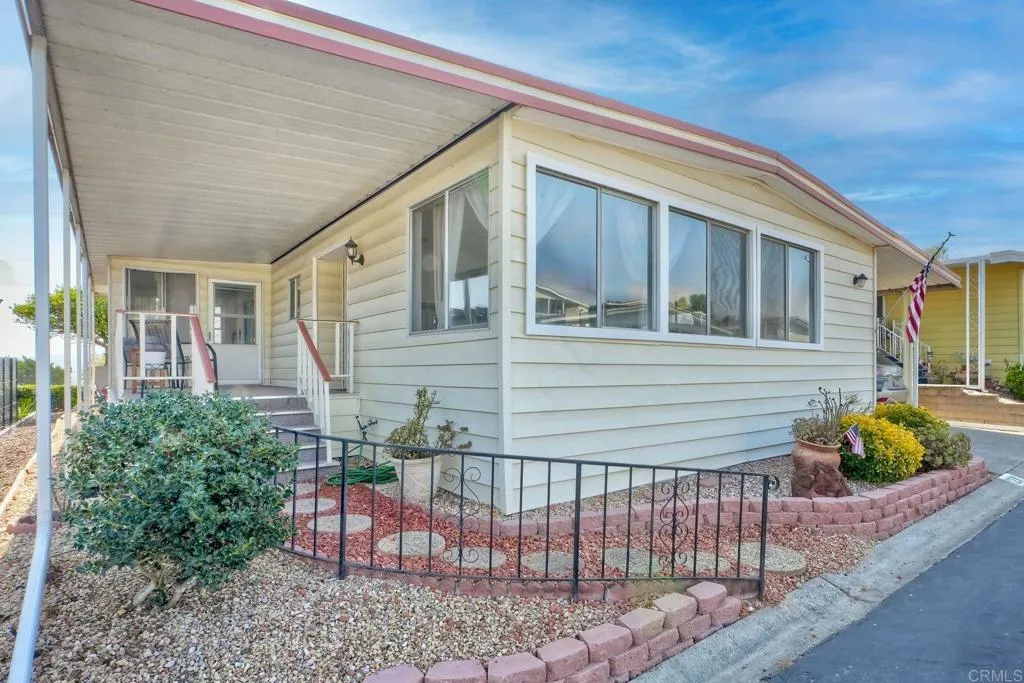 https://cdn.realtyfeed.com/cdn/127/306515306/eb8868f6728cc49736a5c68a5df4a717.webp
