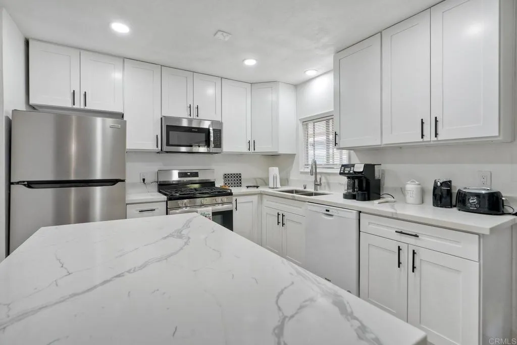 https://cdn.realtyfeed.com/cdn/127/306515306/f4120f1c9ec7514a811f88544200fc0a.webp