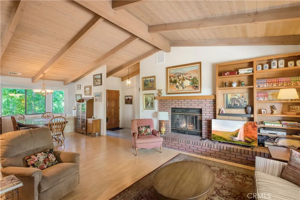 https://cdn.realtyfeed.com/cdn/127/306515336/65bbe32902b39c9acc7a4ac5429b5b4c.webp